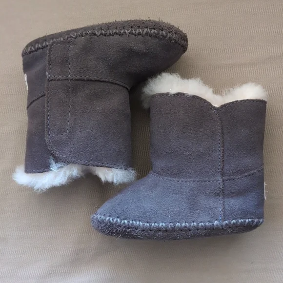 Toddler UGG moccasins - Picture 1 of 4